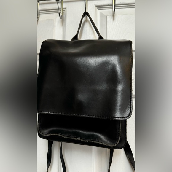 Genuine leather boxy mini backpack - Picture 3 of 4